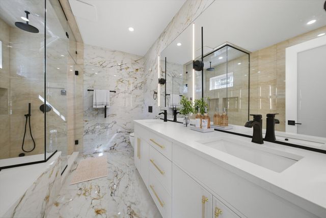 4500 N Saint Louis Avenue, Chicago, IL 60625