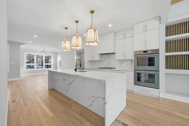 4500 N Saint Louis Avenue, Chicago, IL 60625