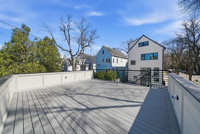 4500 N Saint Louis Avenue, Chicago, IL 60625