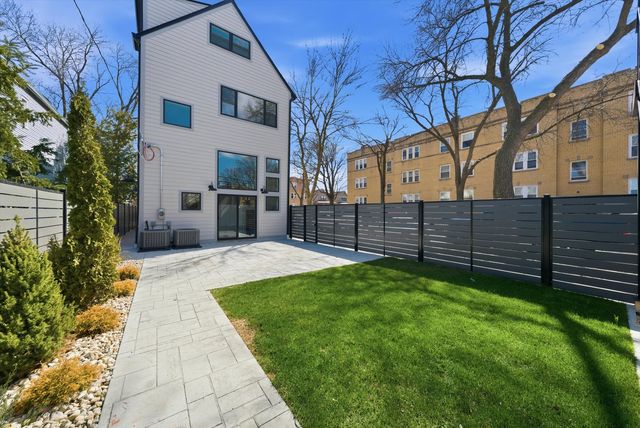 4500 N Saint Louis Avenue, Chicago, IL 60625