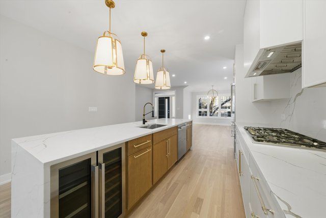 4500 N Saint Louis Avenue, Chicago, IL 60625