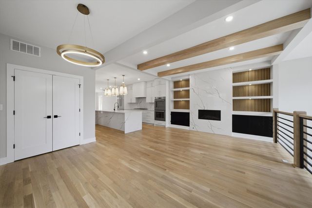 4500 N Saint Louis Avenue, Chicago, IL 60625