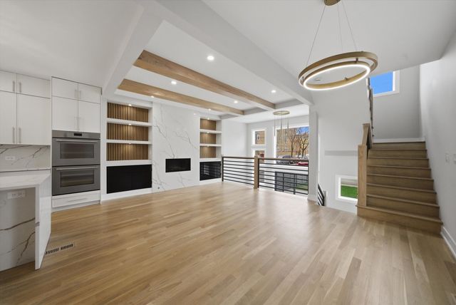 4500 N Saint Louis Avenue, Chicago, IL 60625