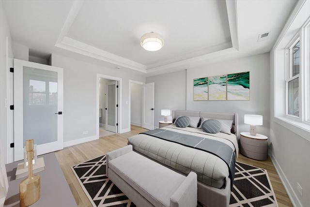 4500 N Saint Louis Avenue, Chicago, IL 60625