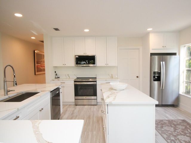 11877 Pebblewood Drive 202, Wellington, FL 33414