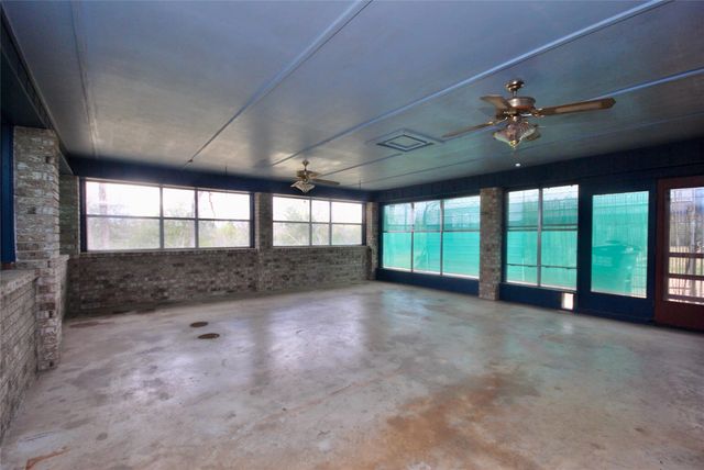 6911 Fm 532, Gonzales, TX 78629