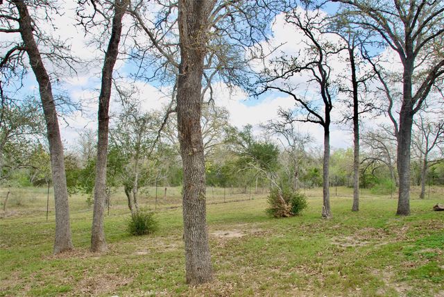 6911 Fm 532, Gonzales, TX 78629