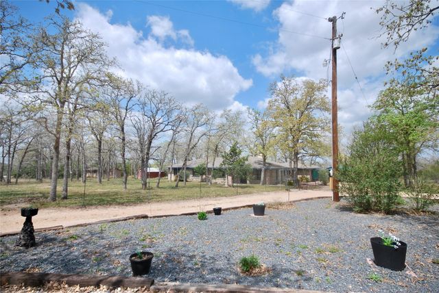 6911 Fm 532, Gonzales, TX 78629