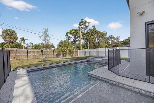 2335 OAK TERRACE, Sarasota, FL 34231