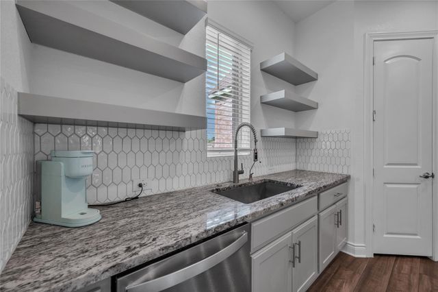 6038 Leeward Island Drive, Conroe, TX 77304