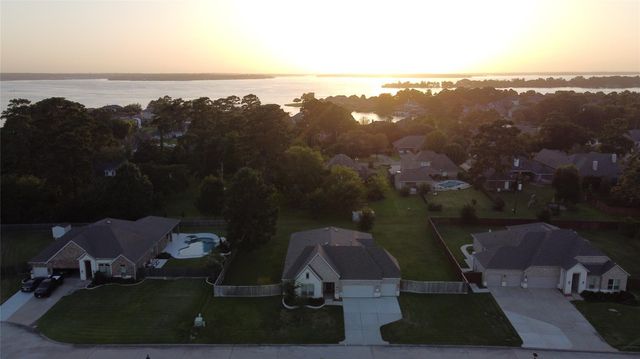 6038 Leeward Island Drive, Conroe, TX 77304