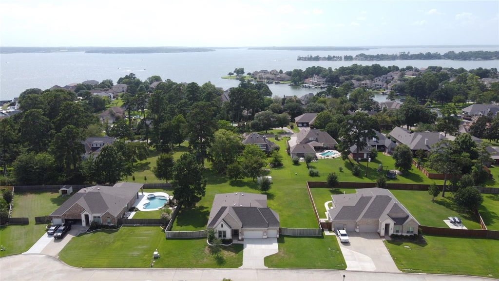 6038 Leeward Island Drive, Conroe, TX 77304