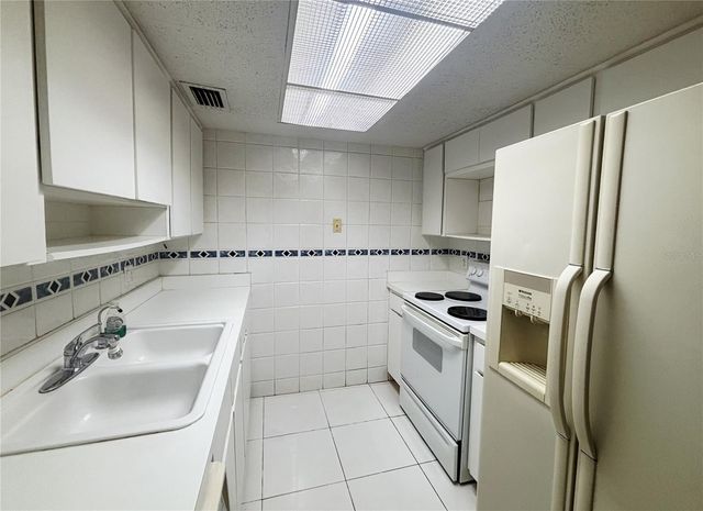 4718 CHRISTA COURT 317, Tampa, FL 33614