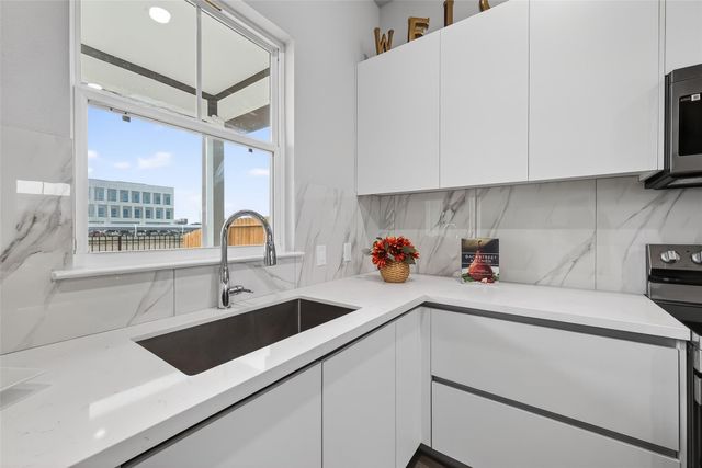 6702 Metro Blvd 2, Houston, TX 77083