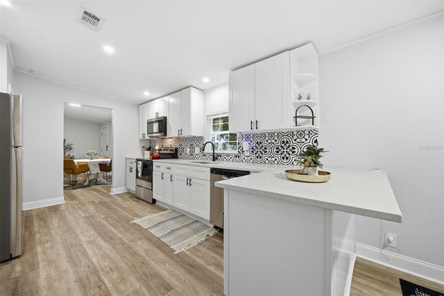 5203 N MENDENHALL DRIVE, Tampa, FL 33603