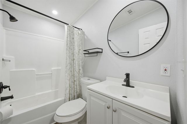 5203 N MENDENHALL DRIVE, Tampa, FL 33603