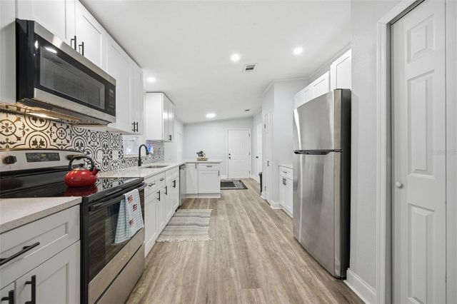 5203 N MENDENHALL DRIVE, Tampa, FL 33603