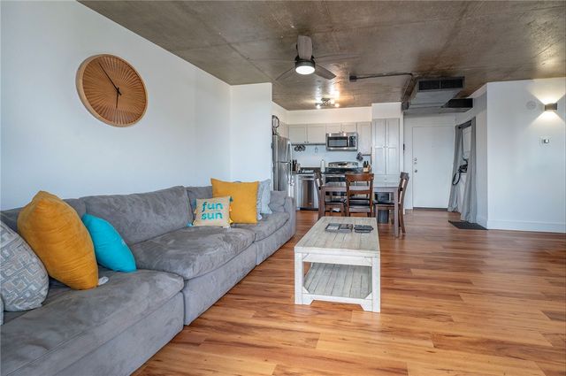 715 S Upper Broadway St, Corpus Christi, TX 78401