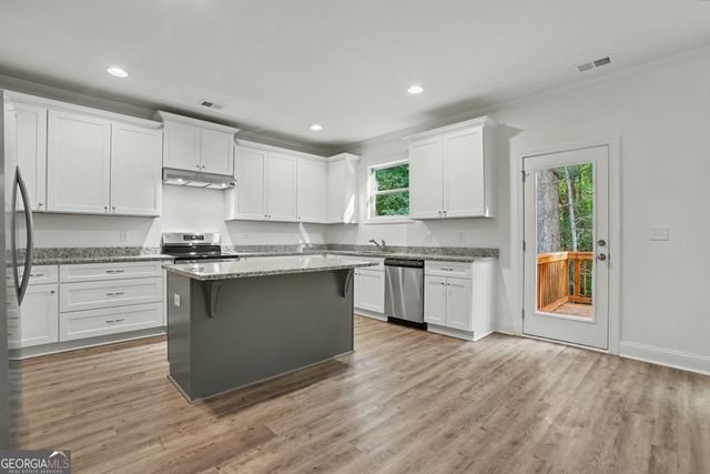 516 Brooks Village Drive, Pendergrass, GA 30567