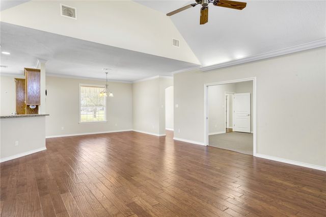 4150 Wagonwheel Road, Bryan, TX 77808