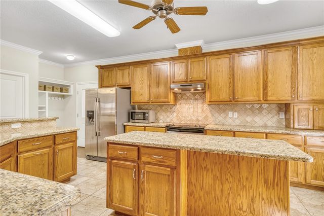 4150 Wagonwheel Road, Bryan, TX 77808