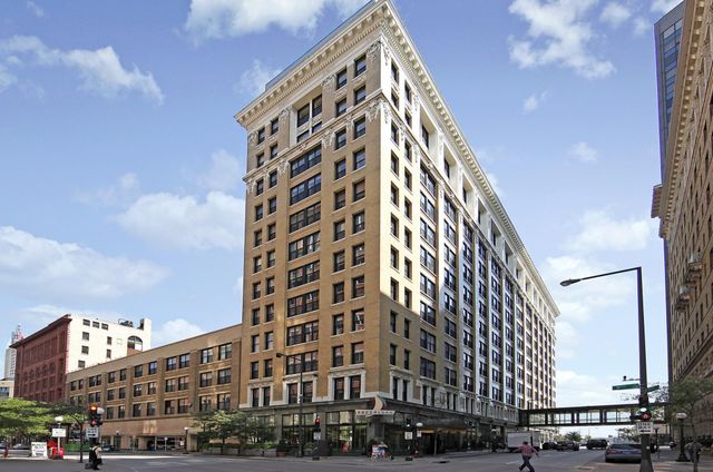 350 Saint Peter Street 802, Saint Paul, MN 55102