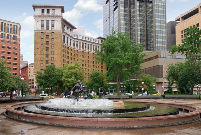 350 Saint Peter Street 802, Saint Paul, MN 55102