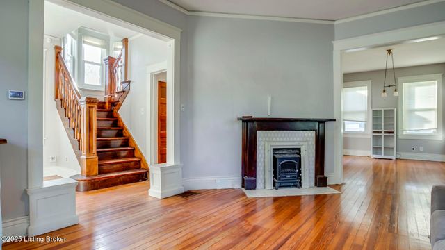 2805 Klondike Ln, Louisville, KY 40218