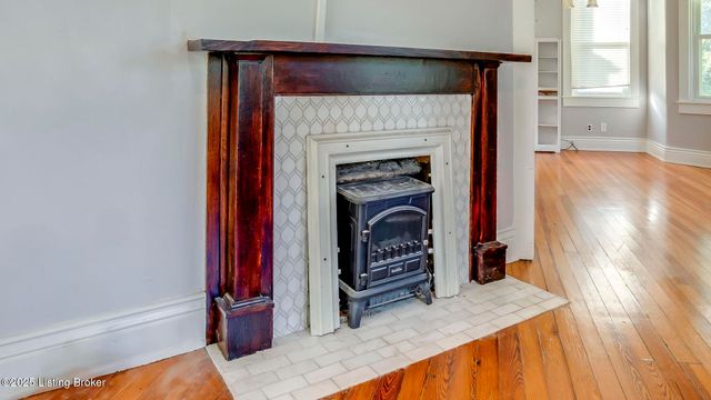 2805 Klondike Ln, Louisville, KY 40218