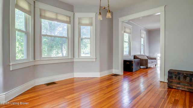 2805 Klondike Ln, Louisville, KY 40218