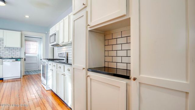 2805 Klondike Ln, Louisville, KY 40218