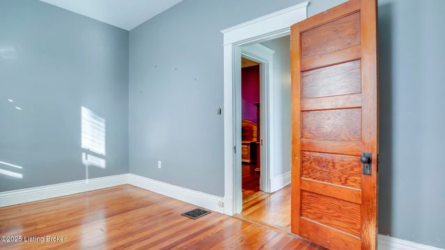 2805 Klondike Ln, Louisville, KY 40218