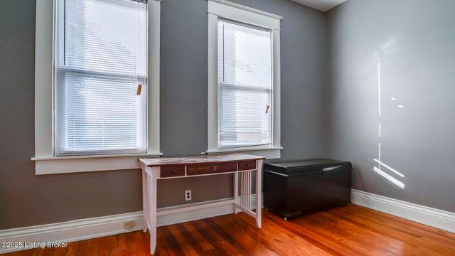 2805 Klondike Ln, Louisville, KY 40218