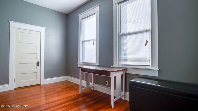 2805 Klondike Ln, Louisville, KY 40218