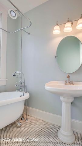 2805 Klondike Ln, Louisville, KY 40218