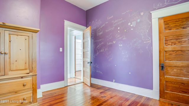 2805 Klondike Ln, Louisville, KY 40218