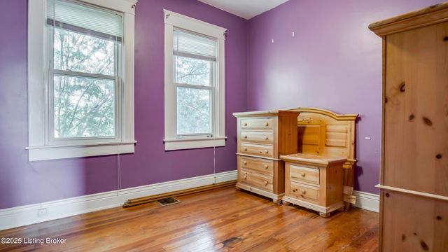 2805 Klondike Ln, Louisville, KY 40218