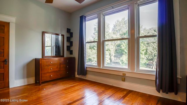 2805 Klondike Ln, Louisville, KY 40218