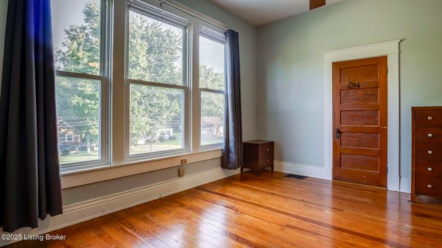 2805 Klondike Ln, Louisville, KY 40218