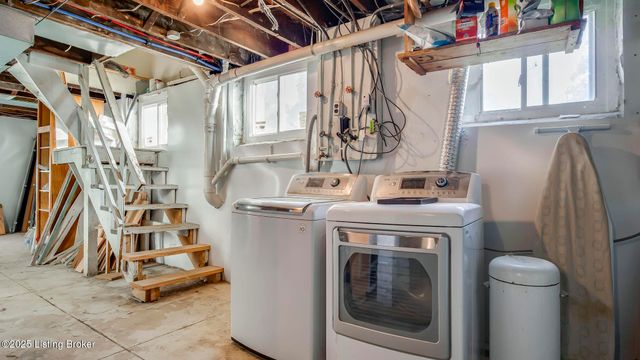 2805 Klondike Ln, Louisville, KY 40218