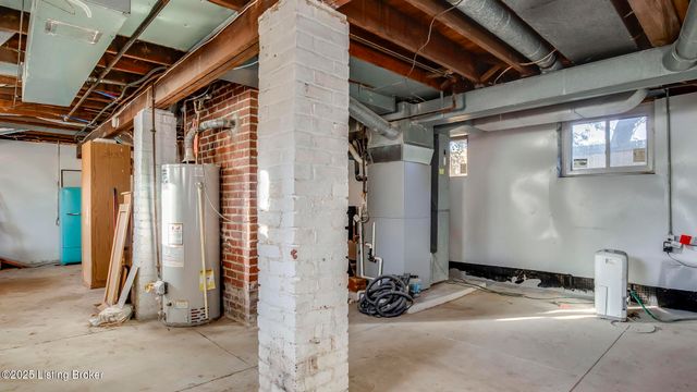 2805 Klondike Ln, Louisville, KY 40218