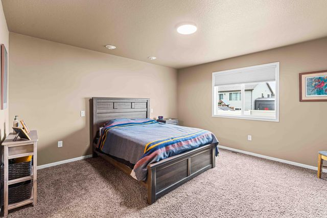 5509 58th Street S, Fargo, ND 58104