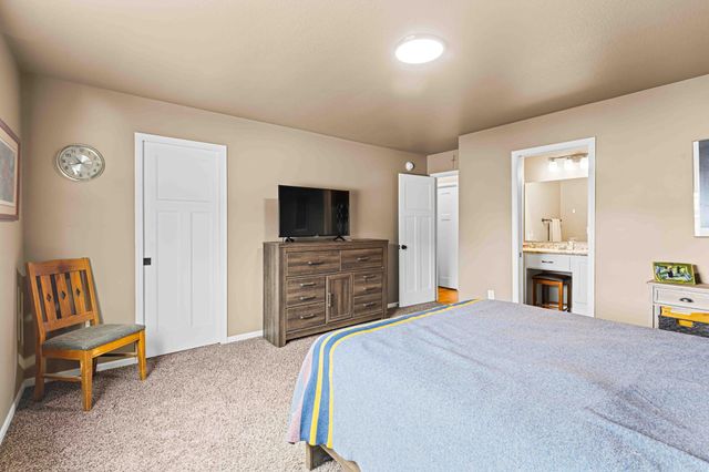5509 58th Street S, Fargo, ND 58104