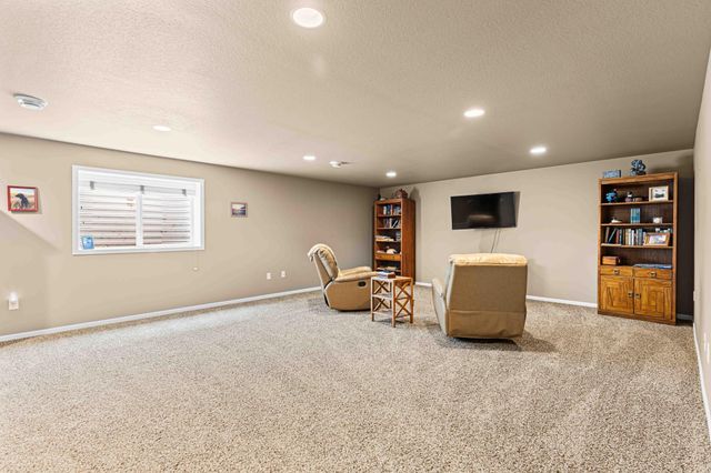 5509 58th Street S, Fargo, ND 58104