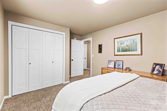 5509 58th Street S, Fargo, ND 58104