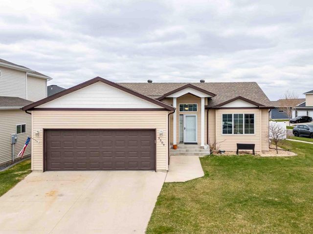5509 58th Street S, Fargo, ND 58104
