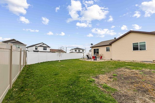 5509 58th Street S, Fargo, ND 58104