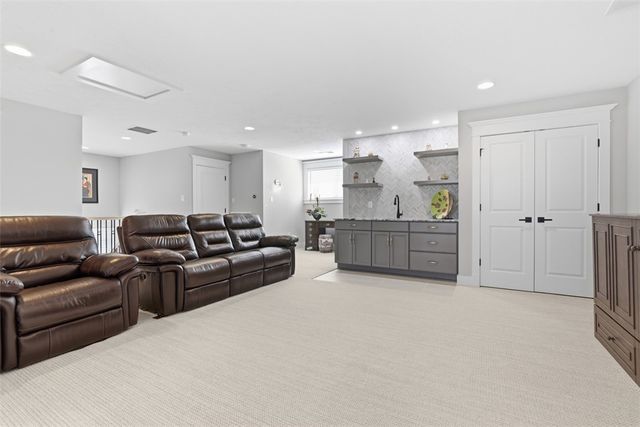 5018 Spruce Rd, Pine Twp, PA 15044