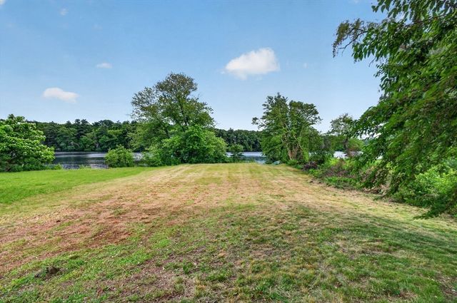 524 Lowell St, Methuen, MA 01844