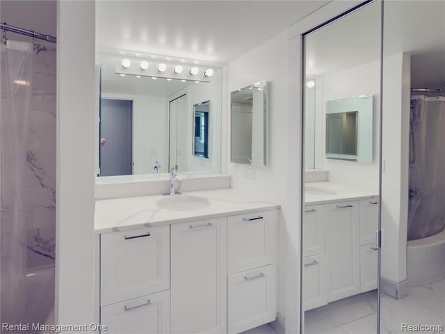 1603 Cass Lake Road D unit, Keego Harbor, MI 48320